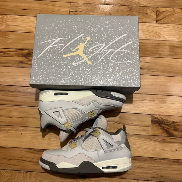 Jordan 4 “Craft Photon Dust”
